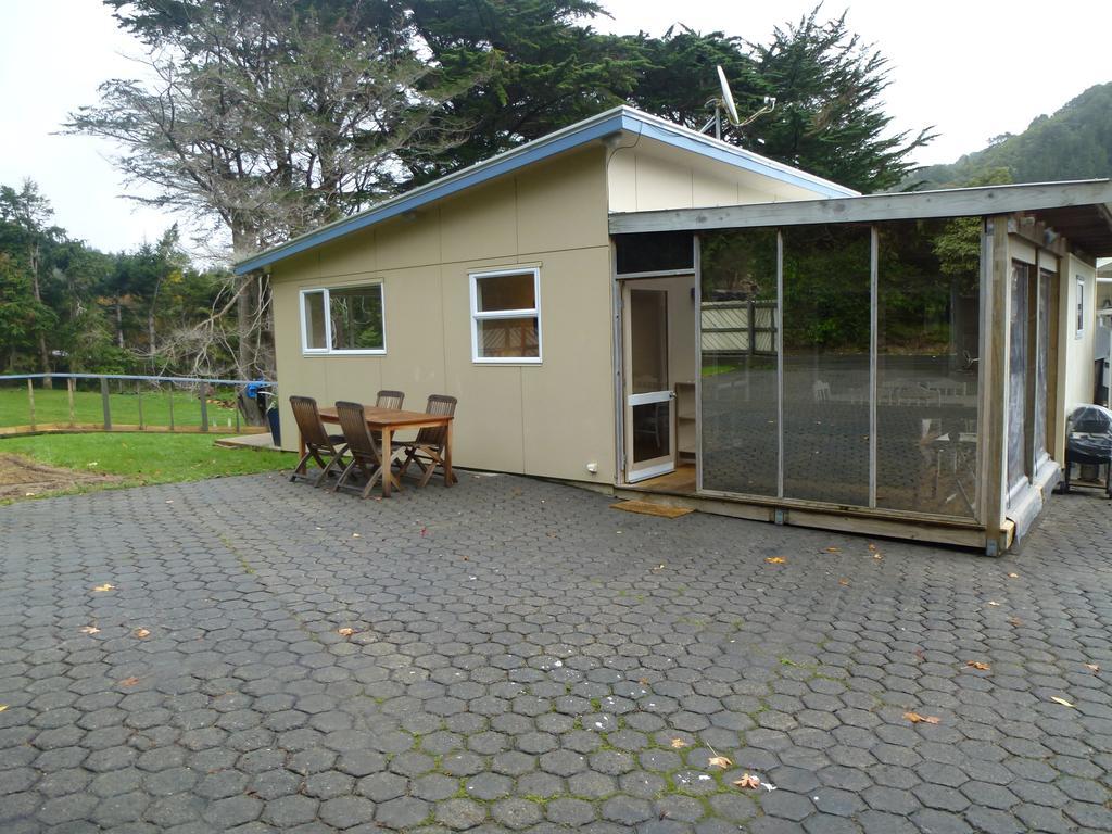 Angie'S Rural Retreat Hotel Wainuiomata Exterior photo